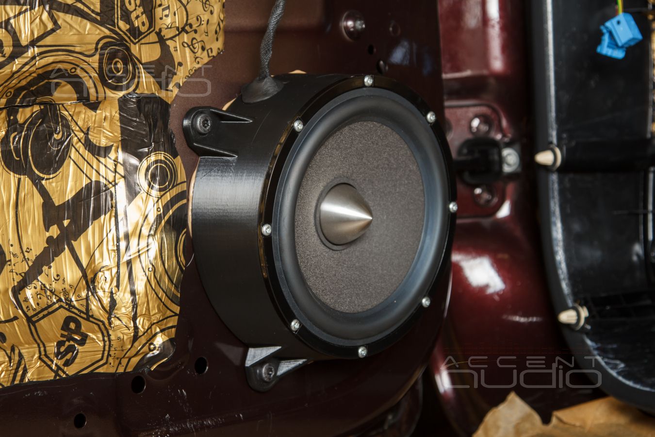 Аудиоподготовка дверей и штатный монтаж мидбасовых динамиков Brax ML6P