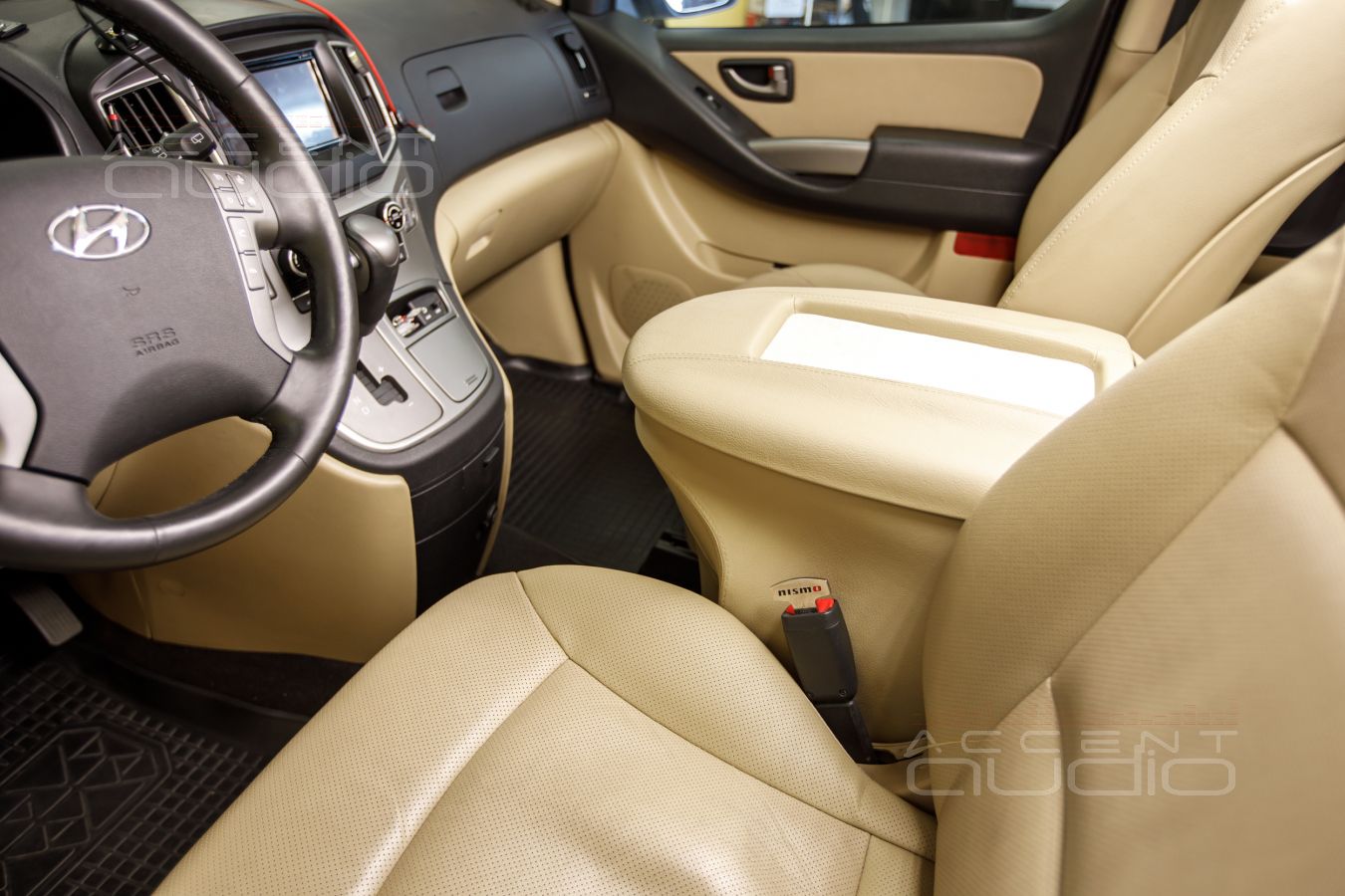 Реализация: подлокотник-сабвуфер специально и эксклюзивно для Hyundai Starex H1