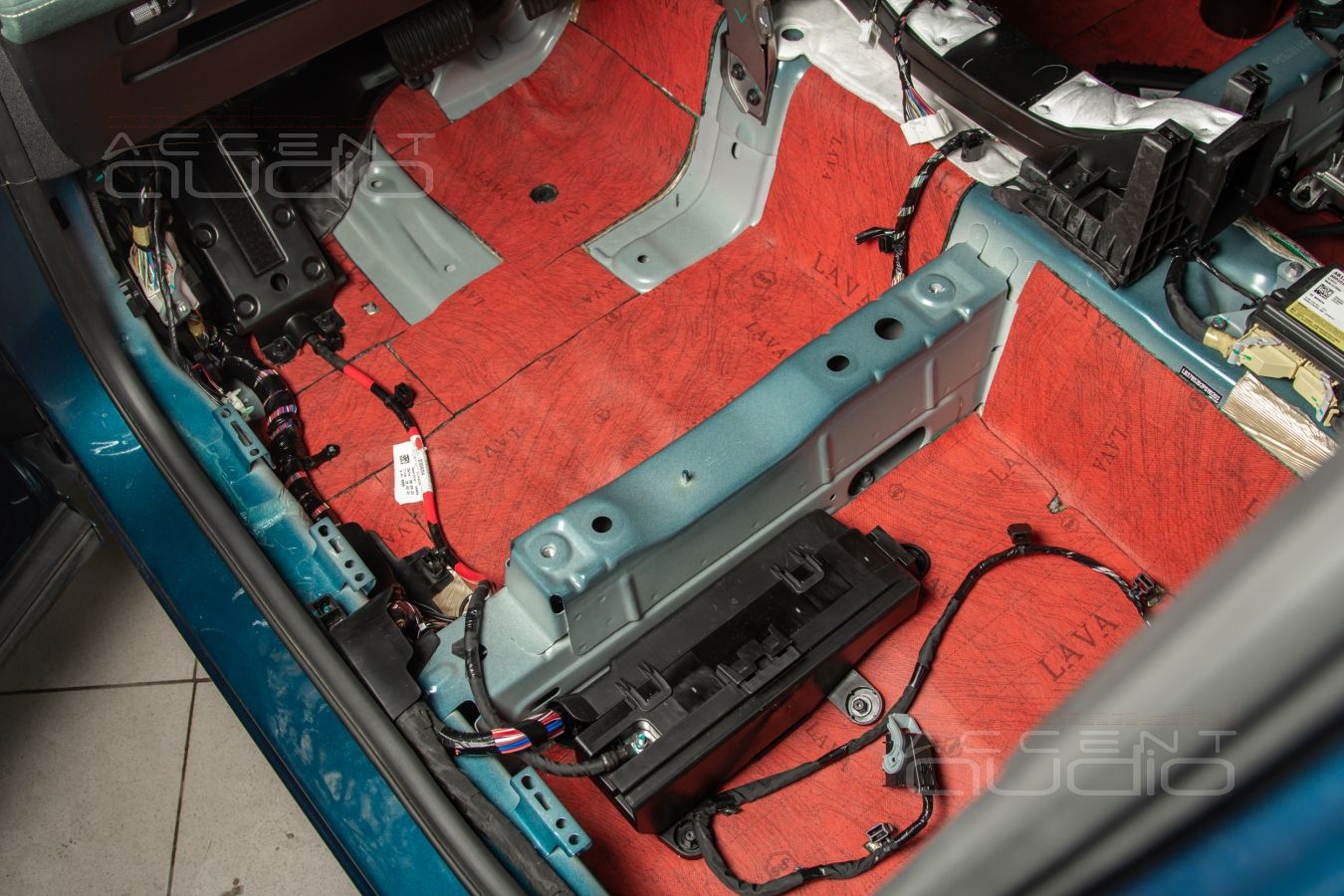 Шумоизоляция Geely Monjaro: материал второго слоя - выбираем лучшее !