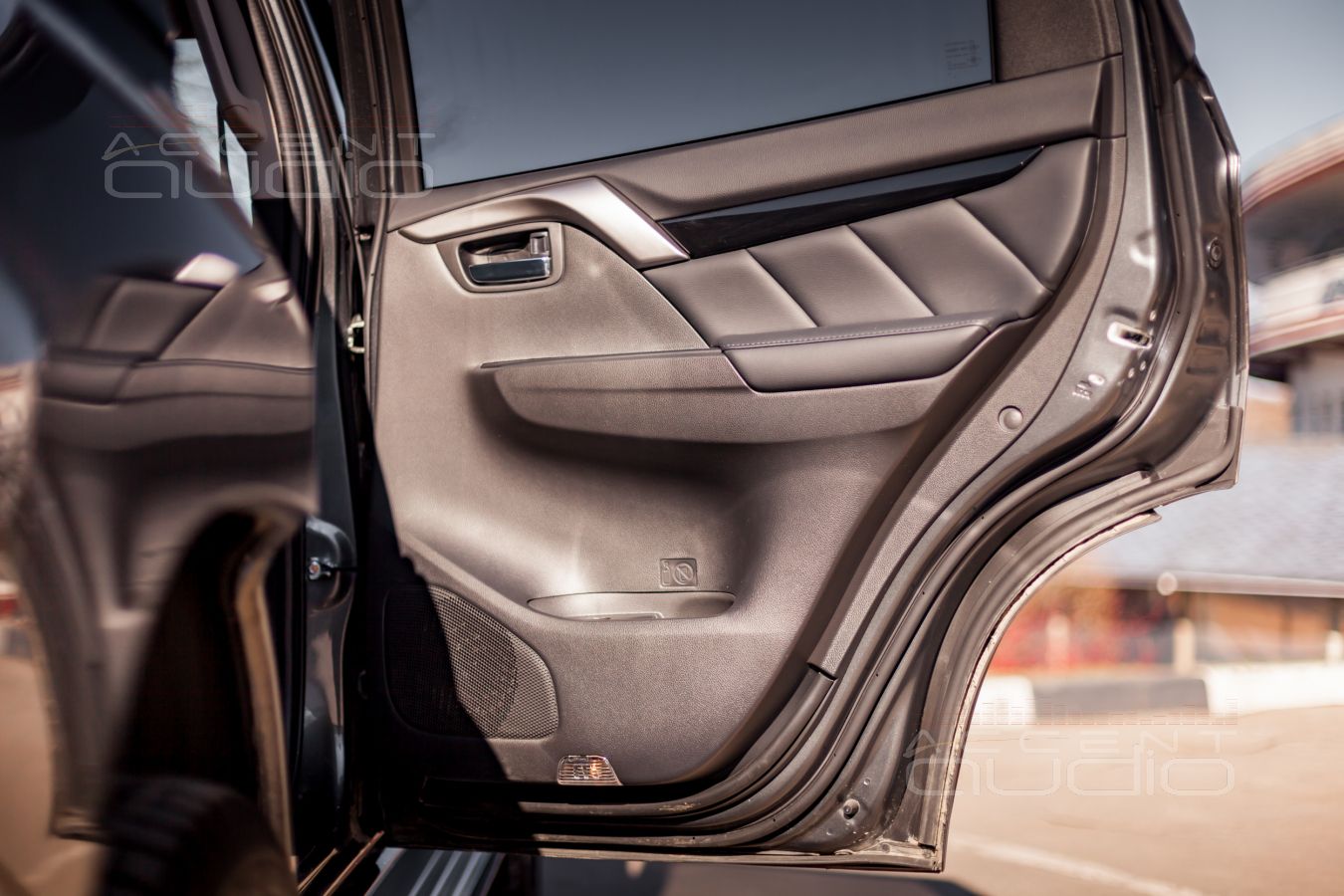 Аудиоподготовка дверей, жесткость и установка акустики Focal Flax в Mitsubishi Pajero Sport