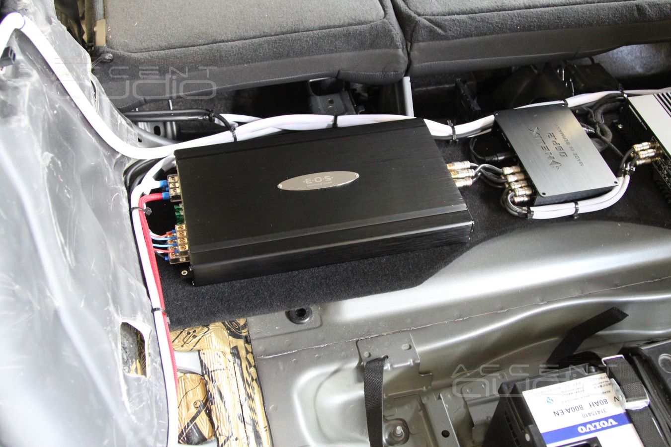 Установка аудиопроцессора Helix, усилителей E.O.S и Mosconi в Volvo XC 60