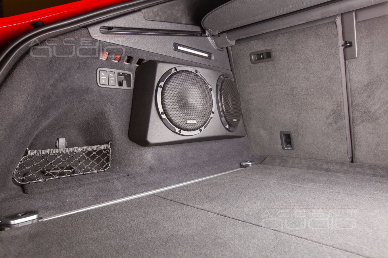 Сдвоенный сабвуфер-стелс для Audi Q8 – оригинальное и лучшее решение