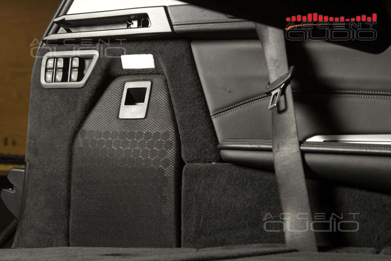 Мощная интеграция аудиофильского сабвуфера Dego в BMW X7