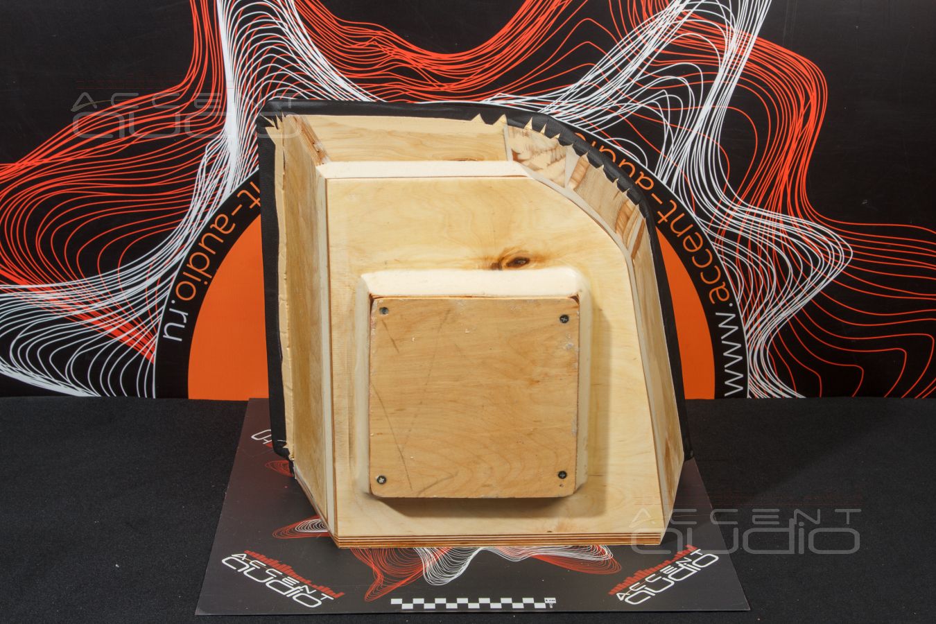 Сабвуфер-стелс – искусство снаружи, правильный бас изнутри