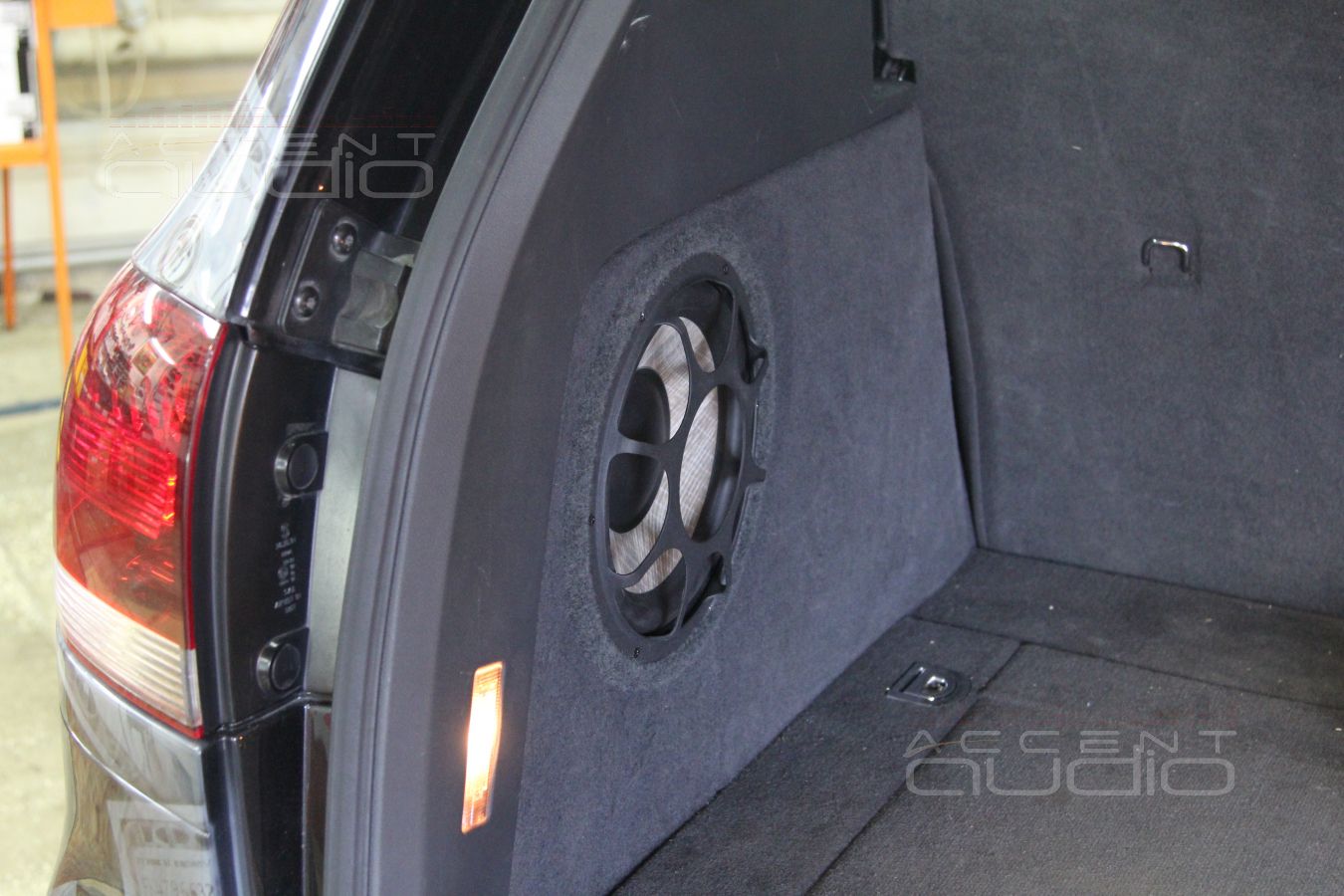 Touareg Update: Black Edition - очередная работа на машине с черным салоном