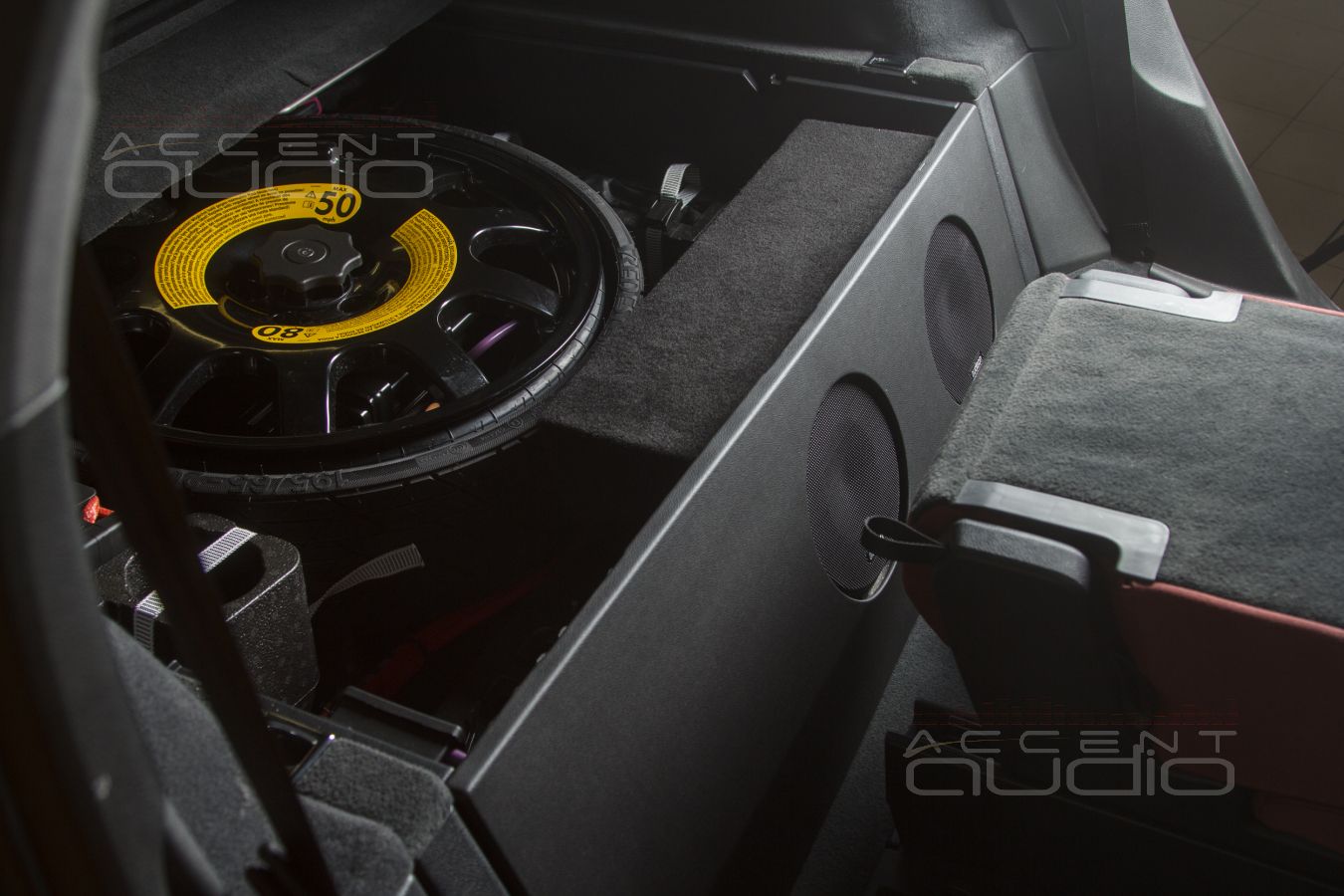 Сдвоенный, полностью скрытый, оригинальный сабвуфер-стелс для Audi SQ7