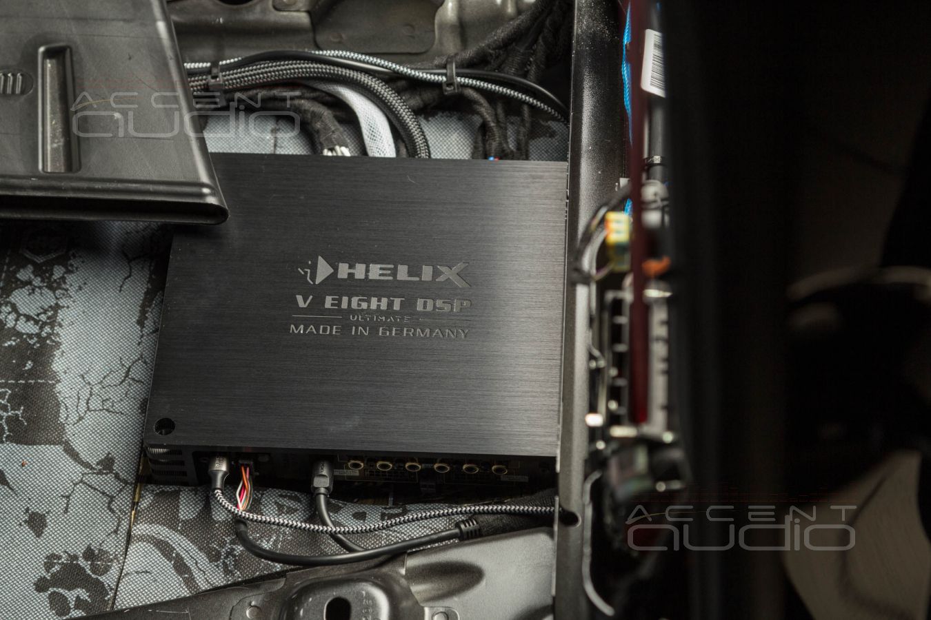 Сердце и мозги аудиосистемы Helix NEXT VEight Ultimate из Германии в MB AMG45