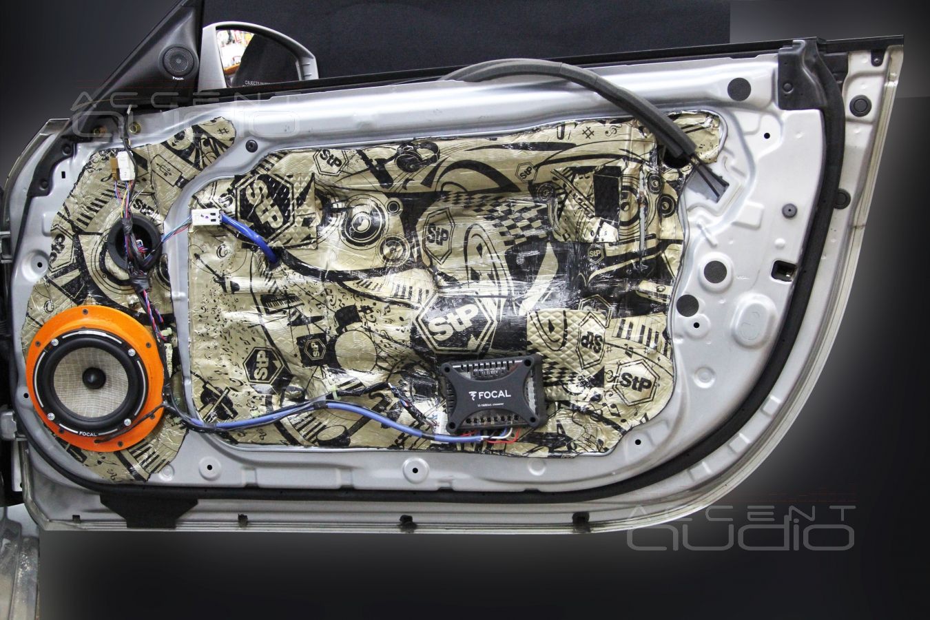 Установка акустики Focal Performance в Nissan 350Z