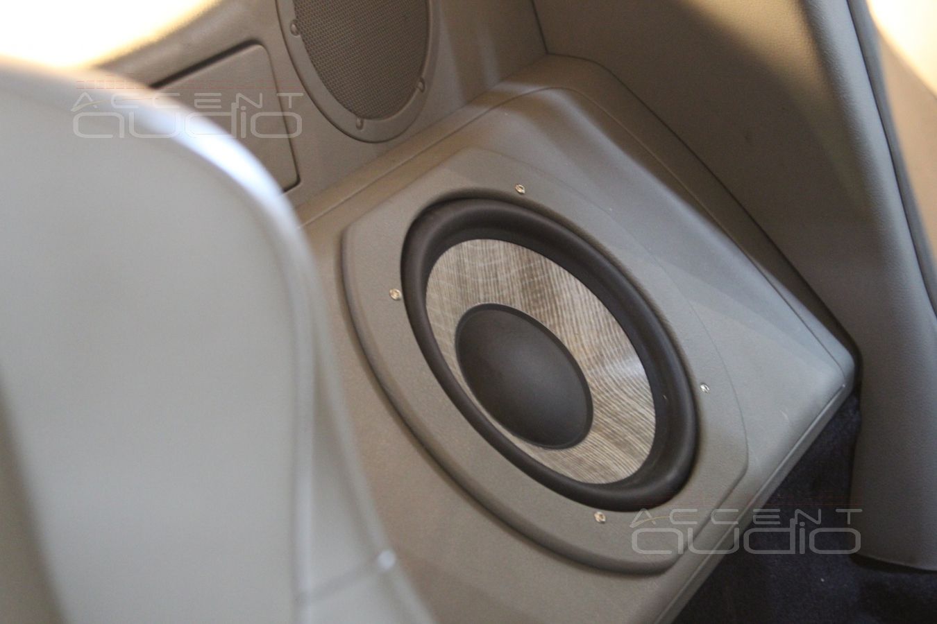 Сабвуфер стелс в Nissan 350Z