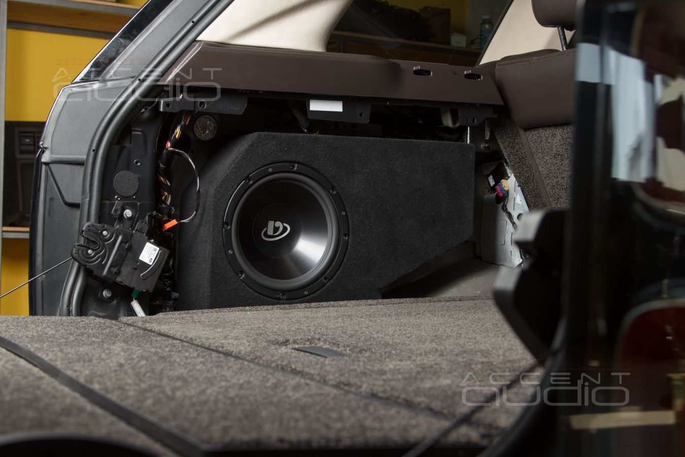Самый музыкальный бас в Ranger Rover с сабвуфером Dego