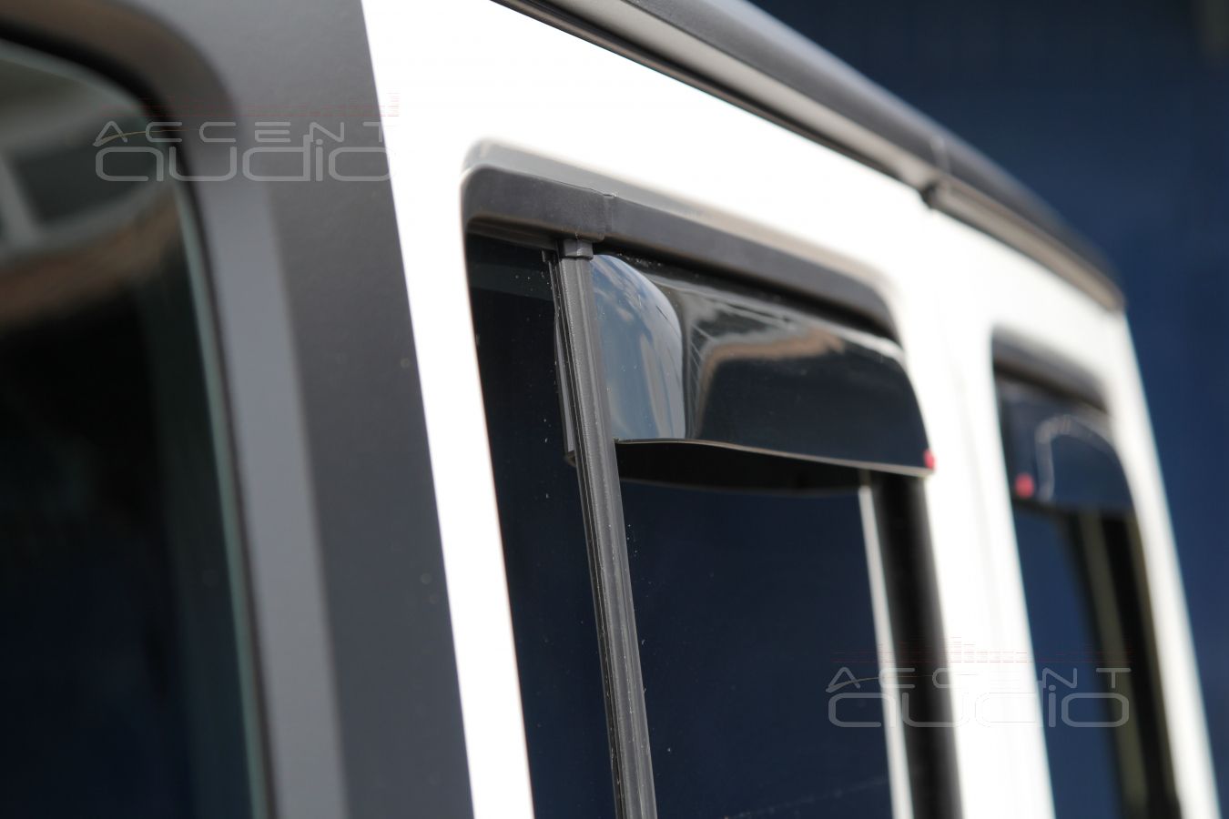 Лючок бензобака и дефлекторы окон