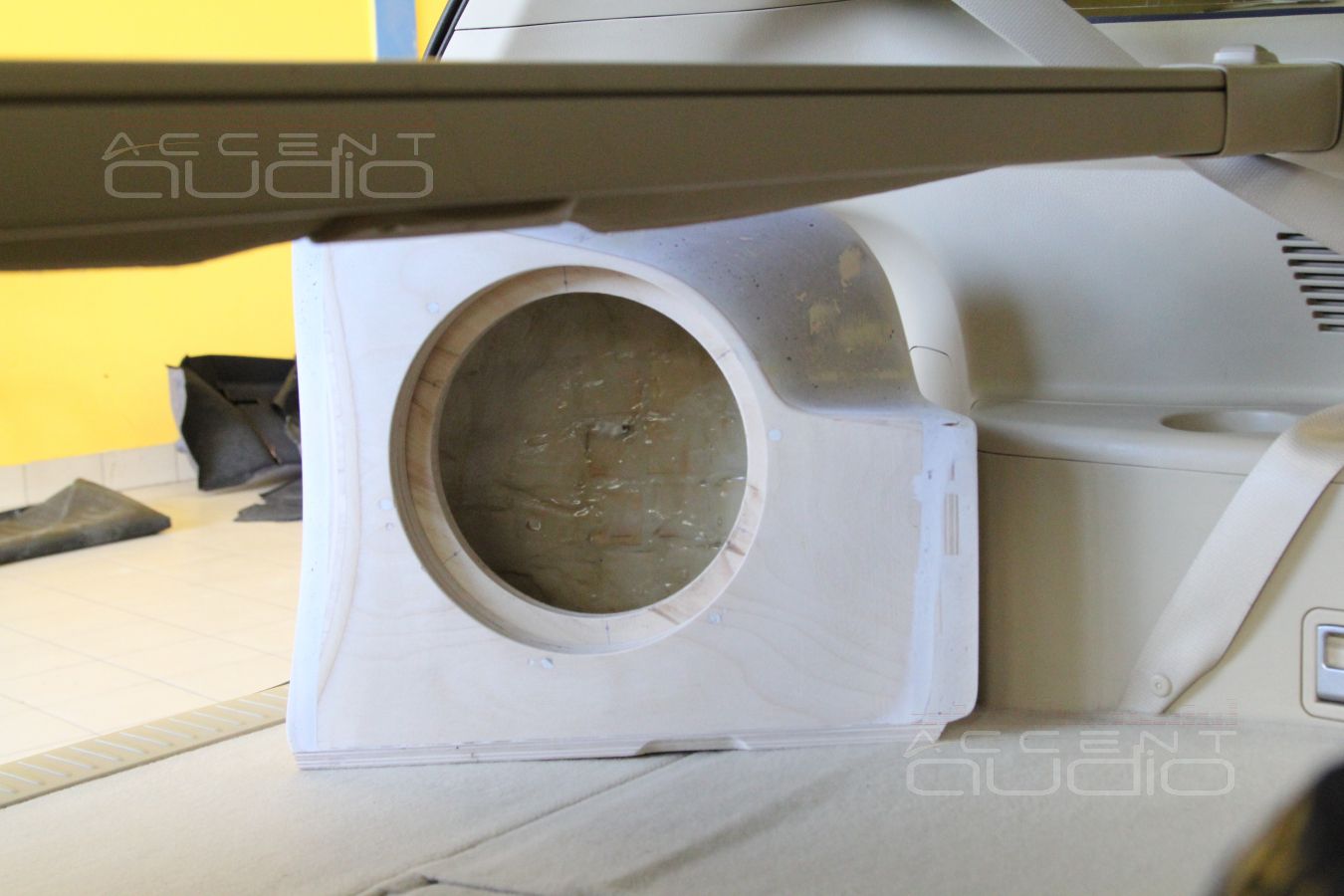 Установка сабвуфера Focal P25FS