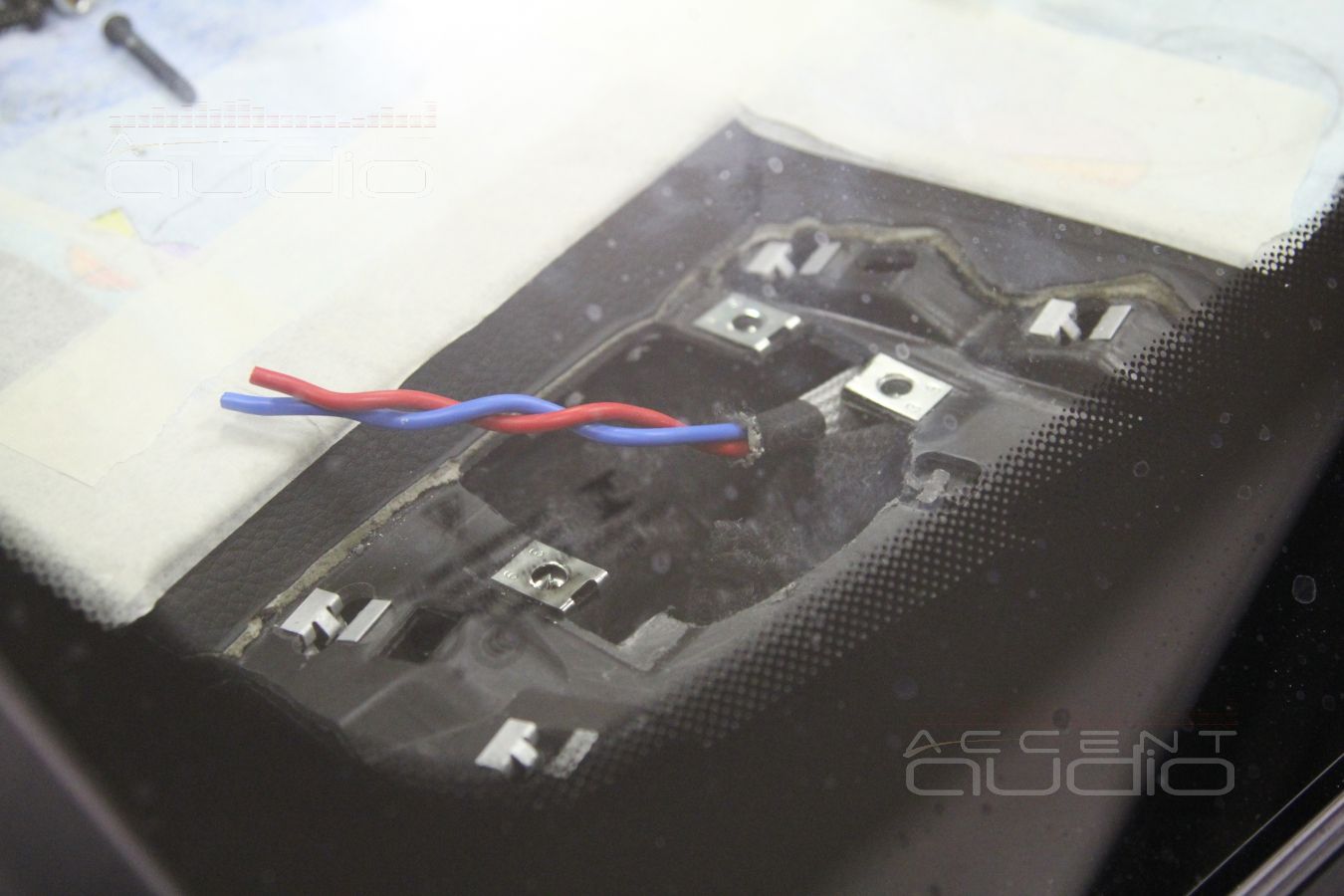 Новая акустика в Porshe Macan - среднечастотные излучатели ScanSpeak