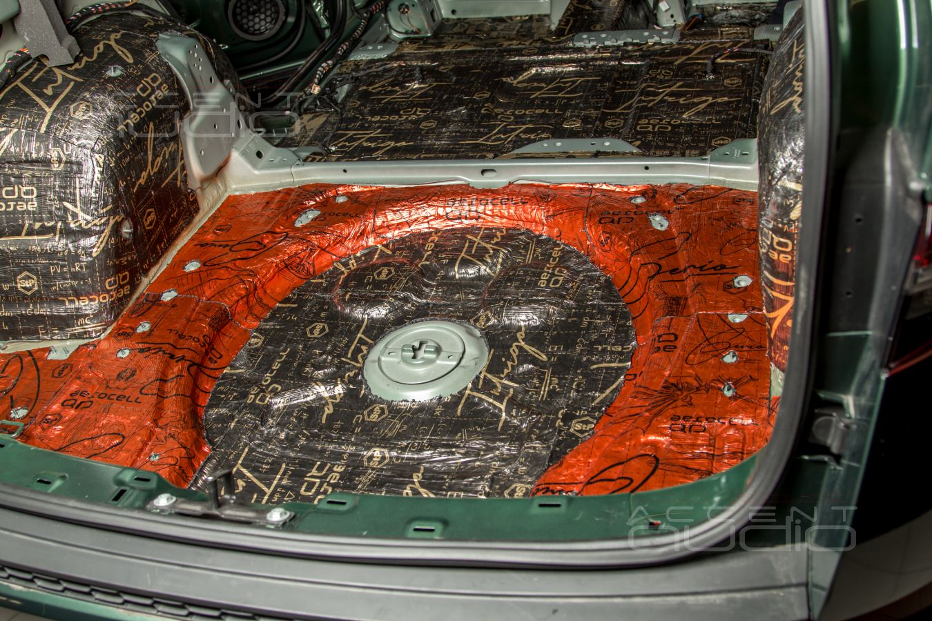 Шумоизоляция Skoda Kodiaq новыми материалами STP AEROCELL