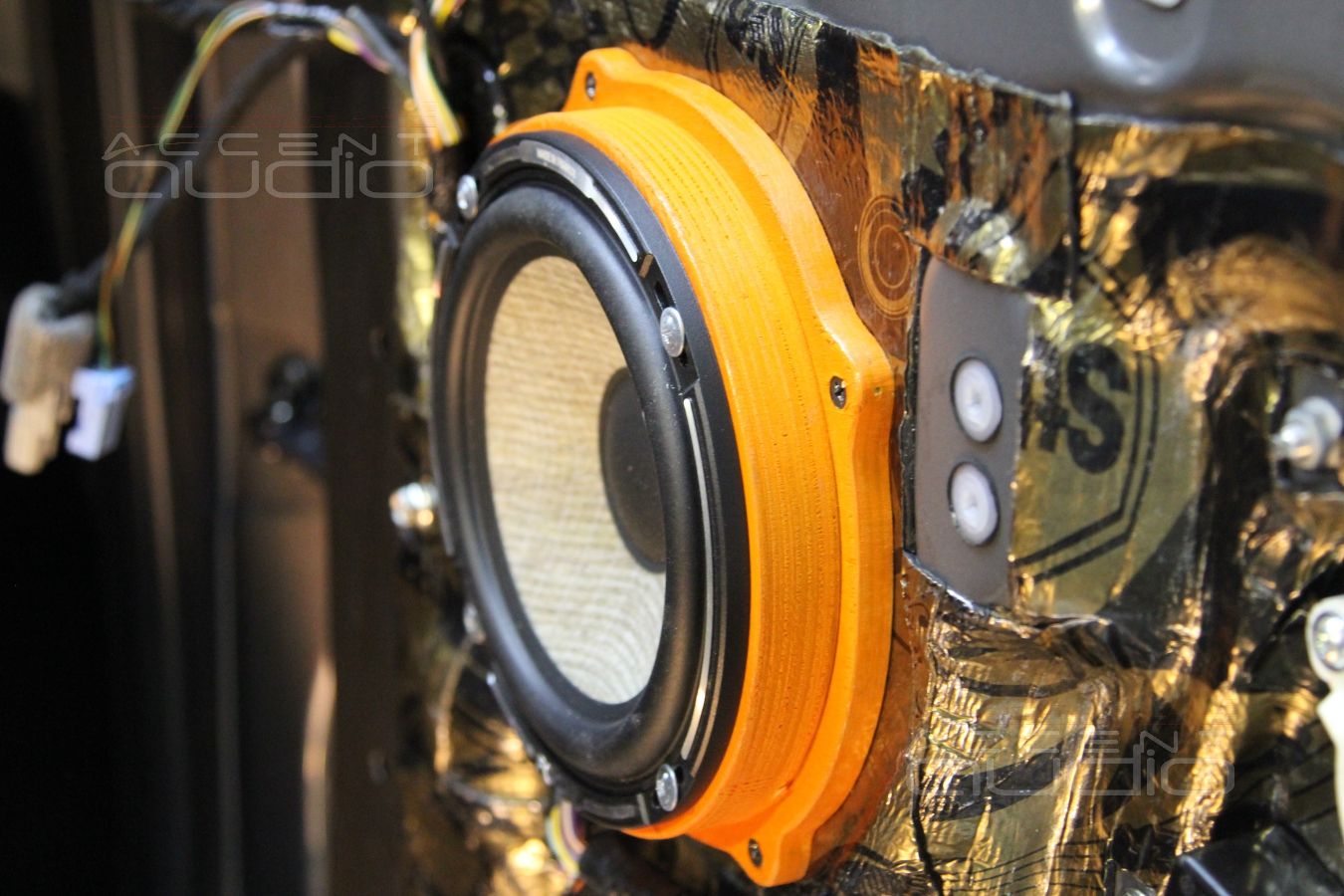 Установка акустики Focal Performance в Range Rover Discovery