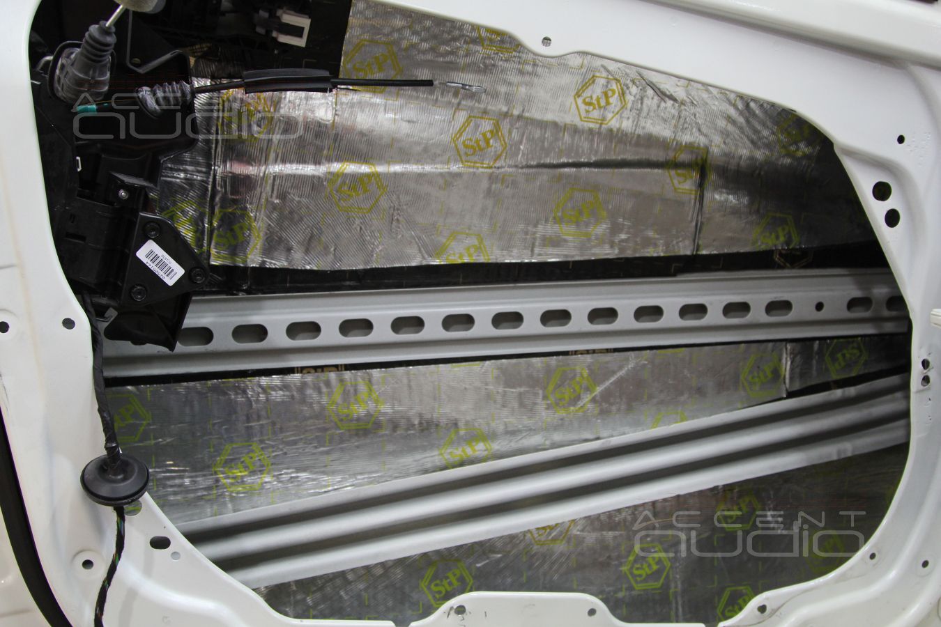 Шумоизоляция дверей Mercedes GLK