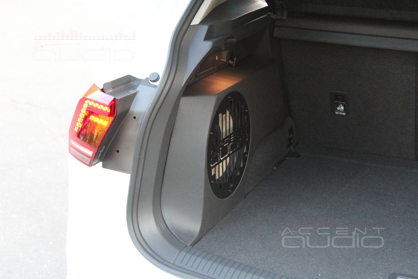 Встроенный сабвуфер-стелс в новом Volkswagen Tiguan