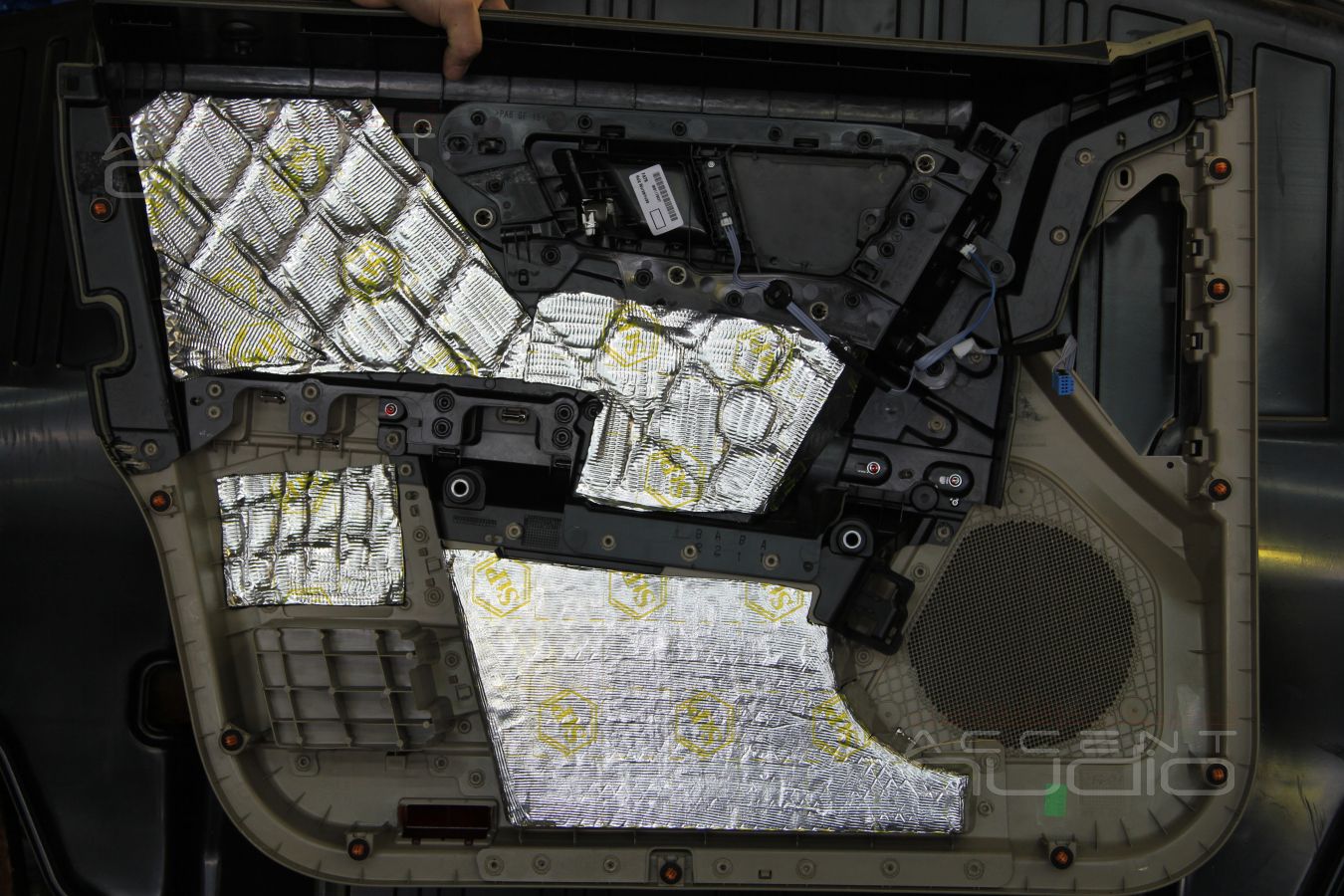 Шумоизоляция дверей Mercedes GLK