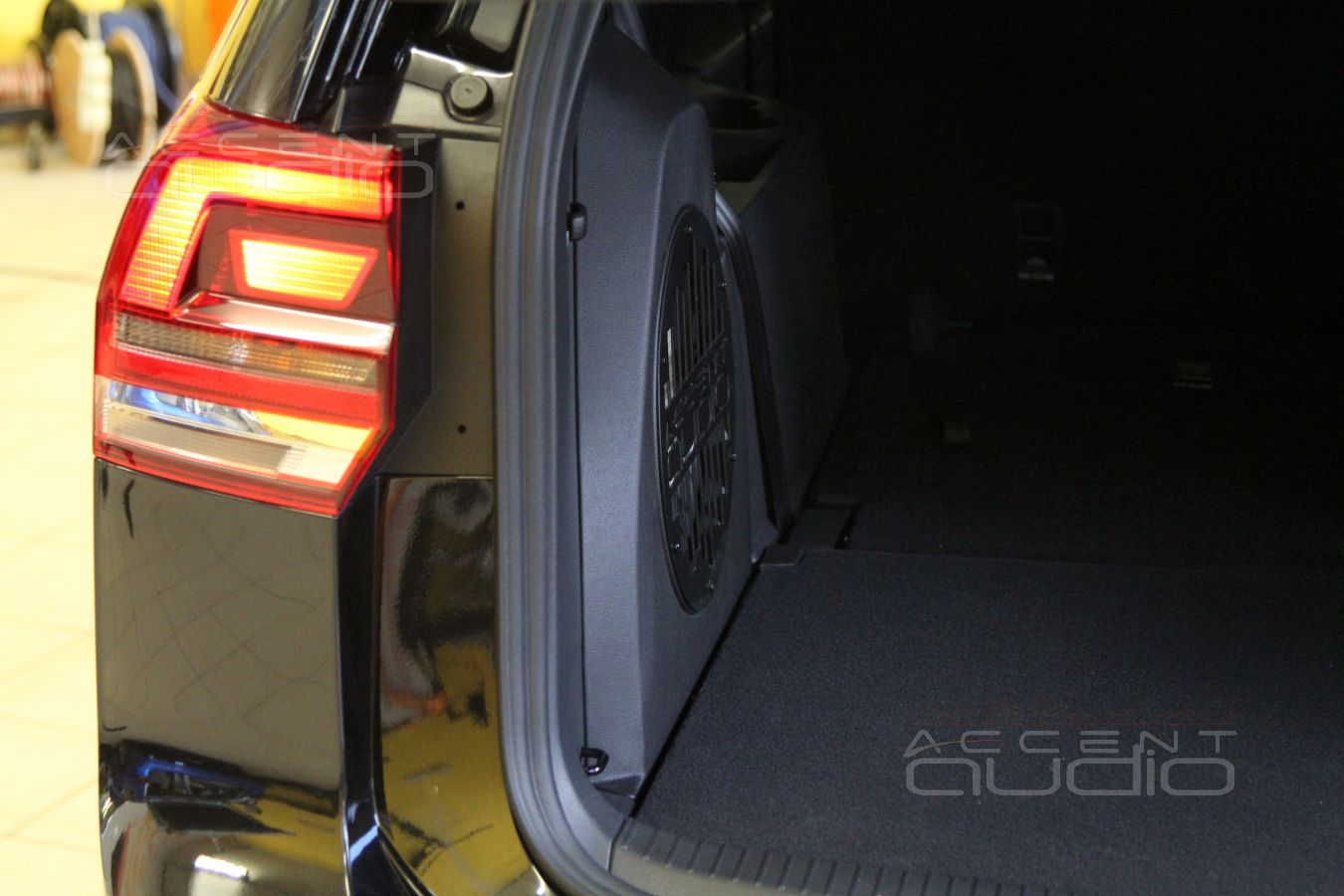 То, чего все ждали: встроенный сабвуфер Accent-Audio для Volkswagen Teramont