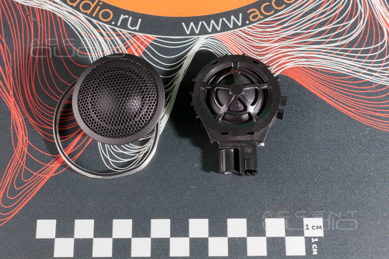 Установка новой акустики в Audi Q3: твитеры Helix C1T штатно !