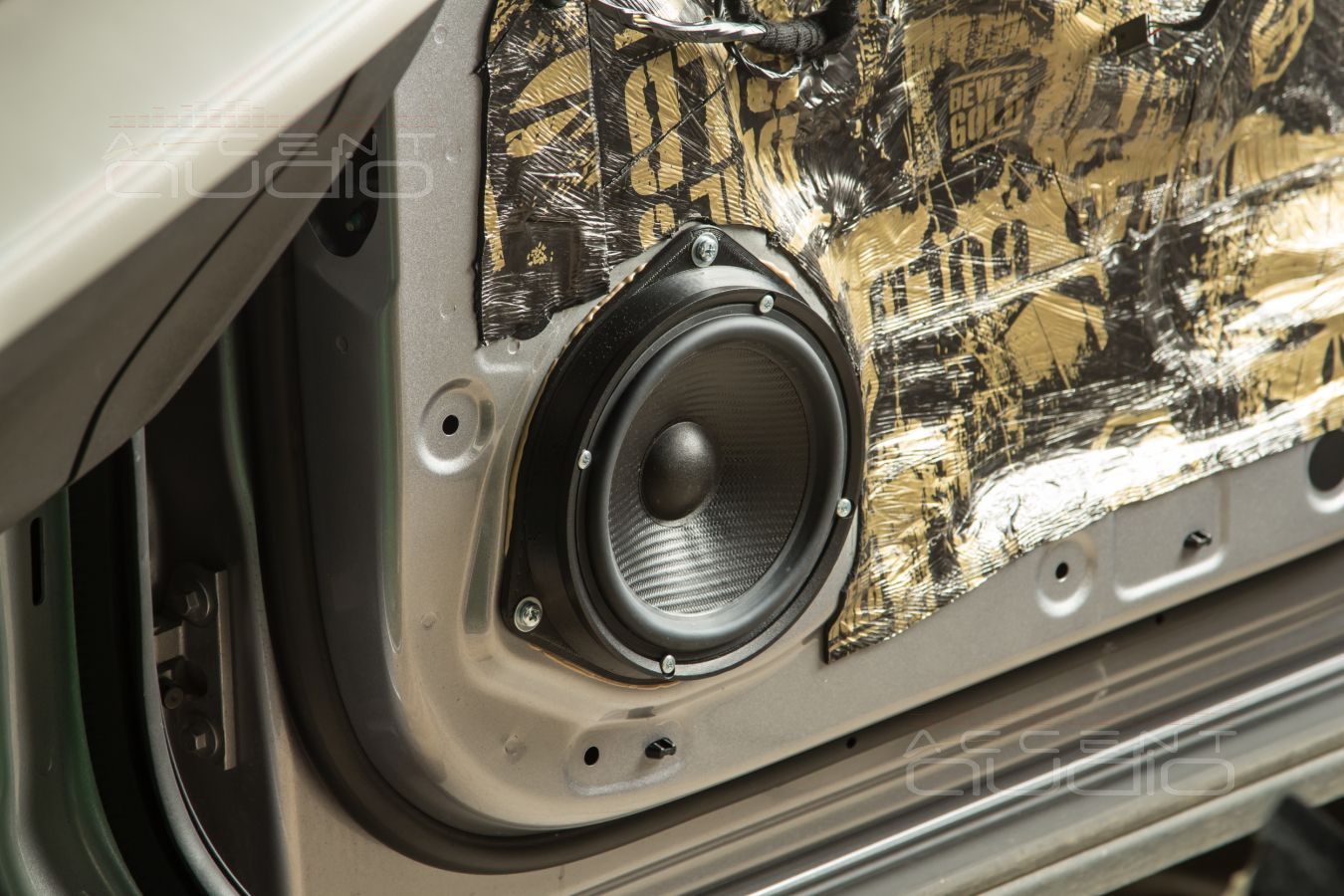 Установка мидбасов SOAudio SO165\38 и аудиоподготовка дверей Monjaro