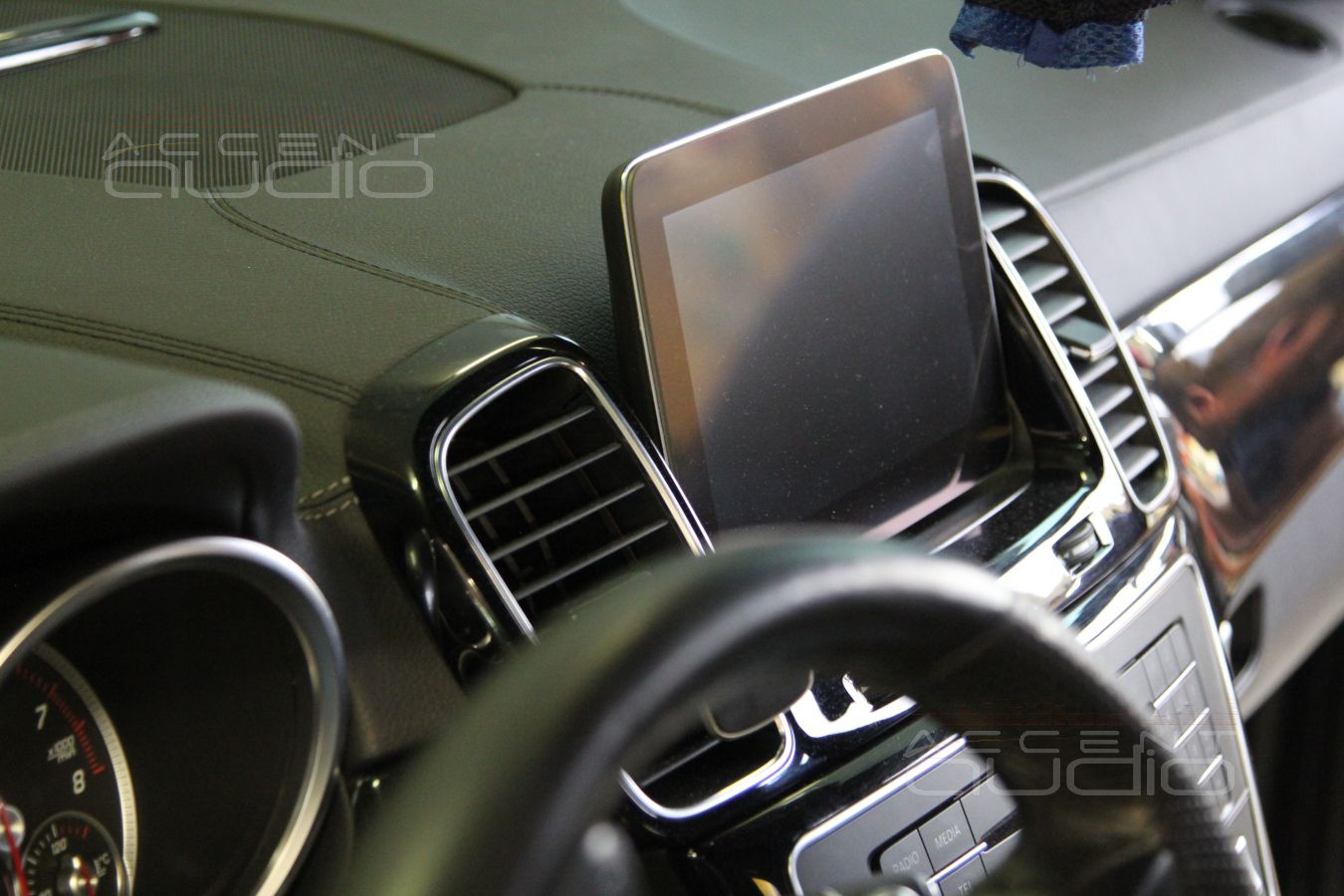 Установка усилителей в Mercedes-Benz GLS Helix PSix и Focal FPX 1.1000