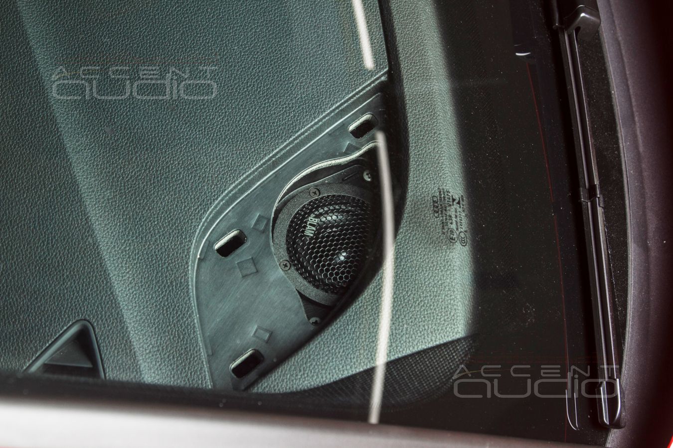 Среднечастотные динамики Blam LFR50 вместо штатных пищалок в Audi A4 Avant 2021