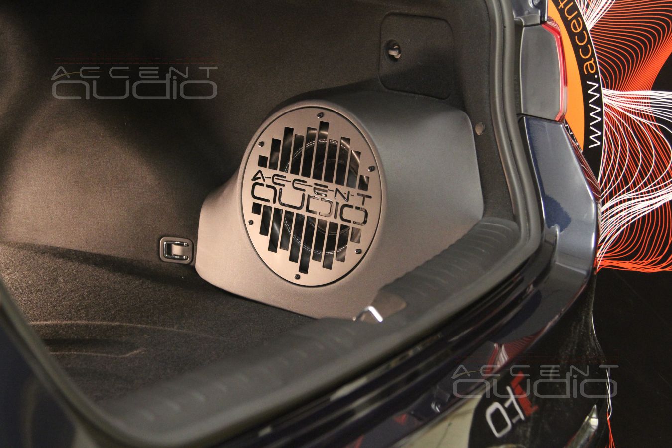 Настоящий сабвуфер-стелс в Kia Optima ? Конечно ! Gladen SQX 10