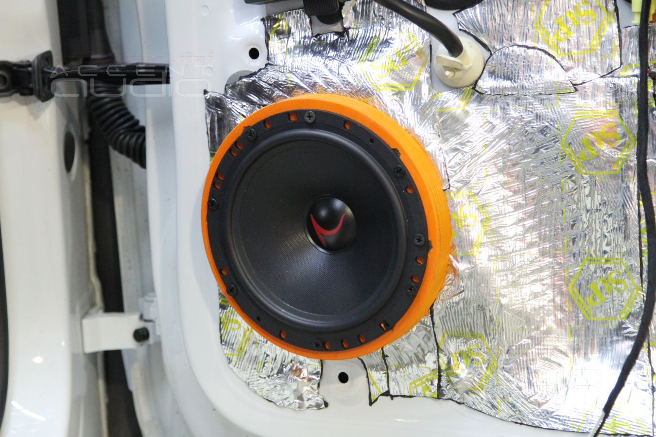 Установка акустики в Volkswagen Golf 7