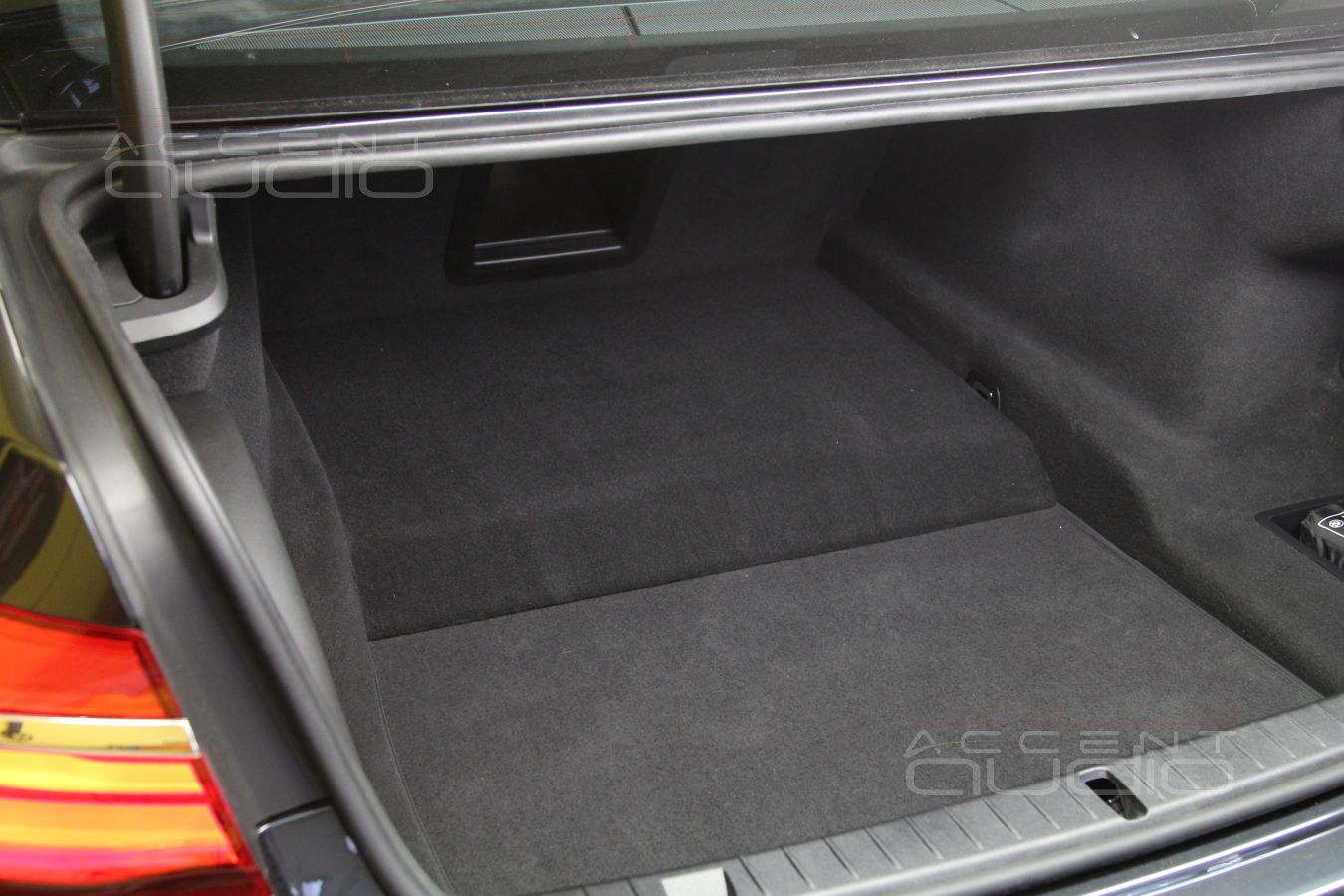 Сабвуфер стелс с головкой от JLAudio специально для BMW 730LD