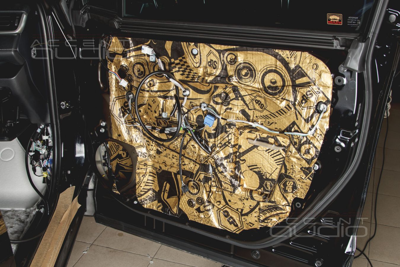 Аудиоподготовка дверей и установка Focal FLAX в Toyota RV4