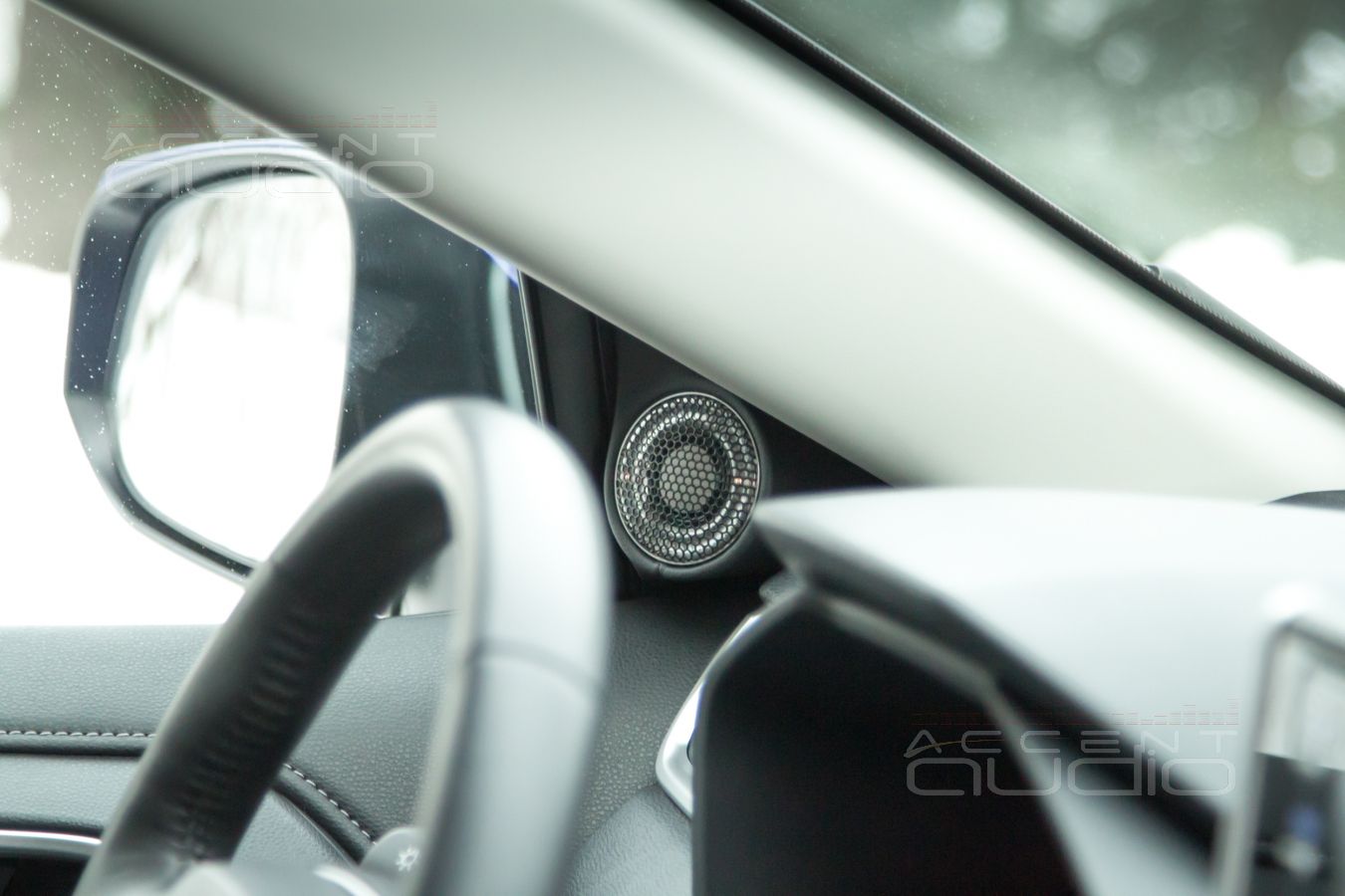 Подиумы под твитеры Brax в Rav4 – необходимое дополнение интерьера