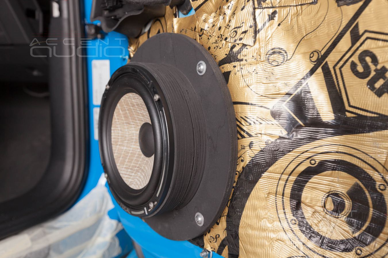 Установка новой акустики в Audi Q3: аудиоподготовка дверей и Focal Flax