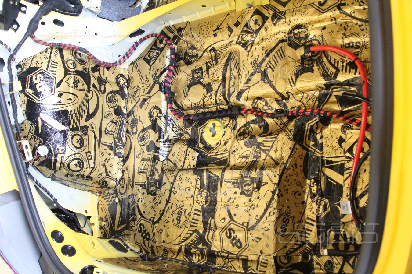 Шумо-виброизоляция кузова Audi TT