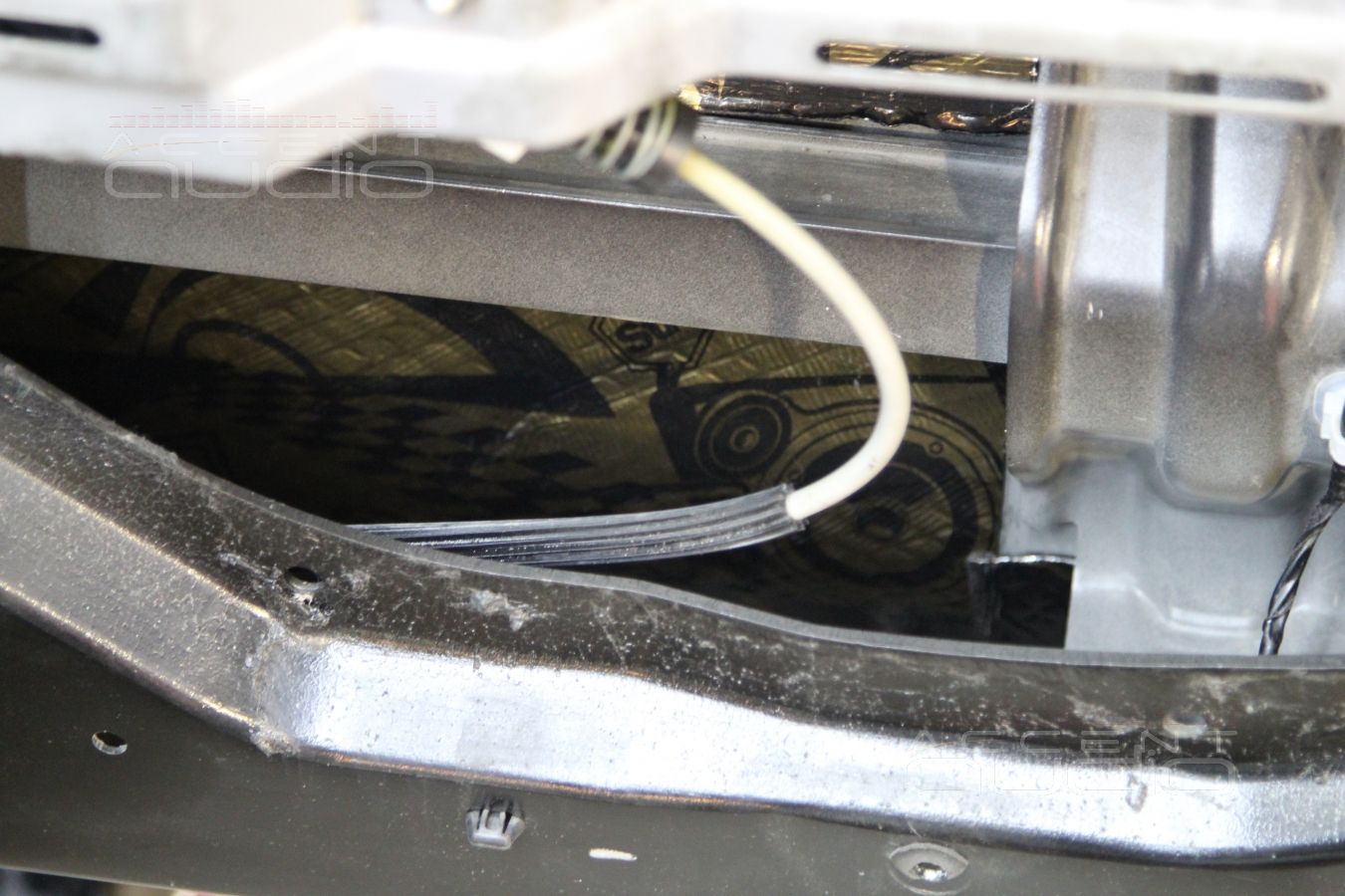 Шумоизоляция дверей Nissan GT-R в 3 слоя