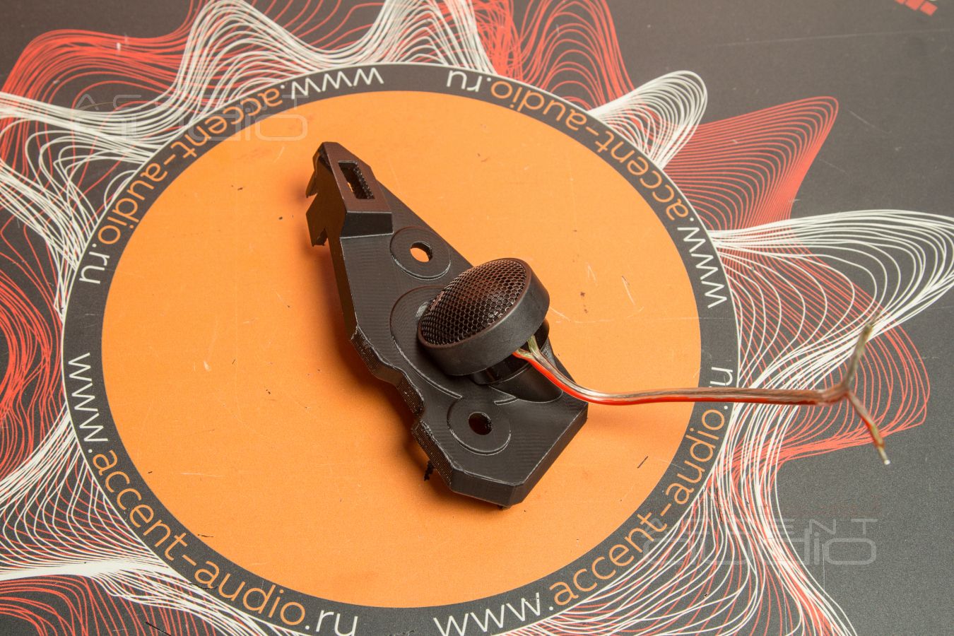 Невидимки: подиумы под твитеры Dego в Exeed