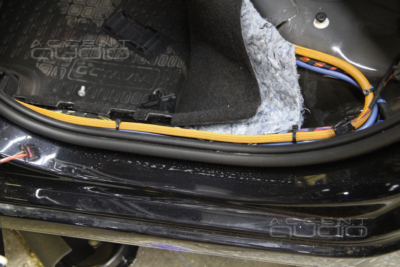 Установка усилителей и процессора в Skoda Octavia 3