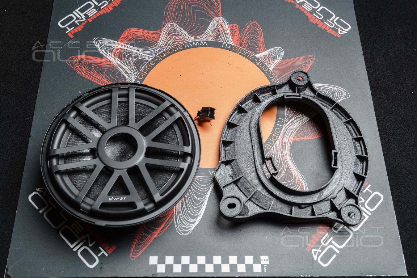 Комплект из двух подиумов для установки 165 мм мидбасовых излучателей в MB GLS 2019-2023.