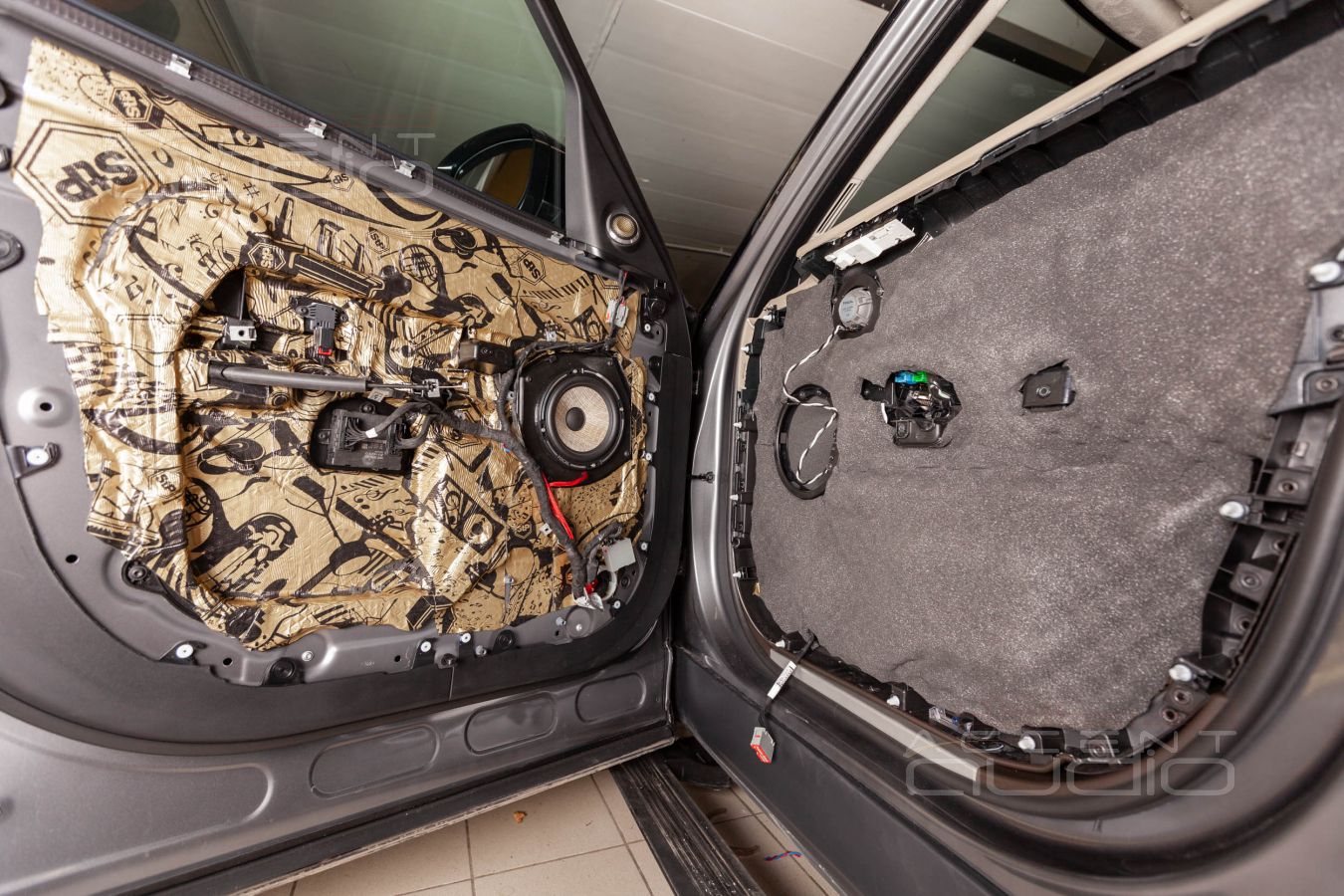 Аудиоподготовка дверей и установка мидбасовых динамиков Focal FLAX в Range Rover Sport