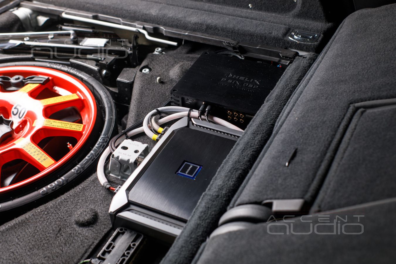 Установка усилителей Helix и Alpine в Porsche Cayenne