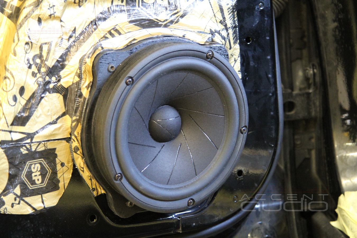 Установка мидбасовых динамиков Scan-Speak Revelator 18W/4531G00