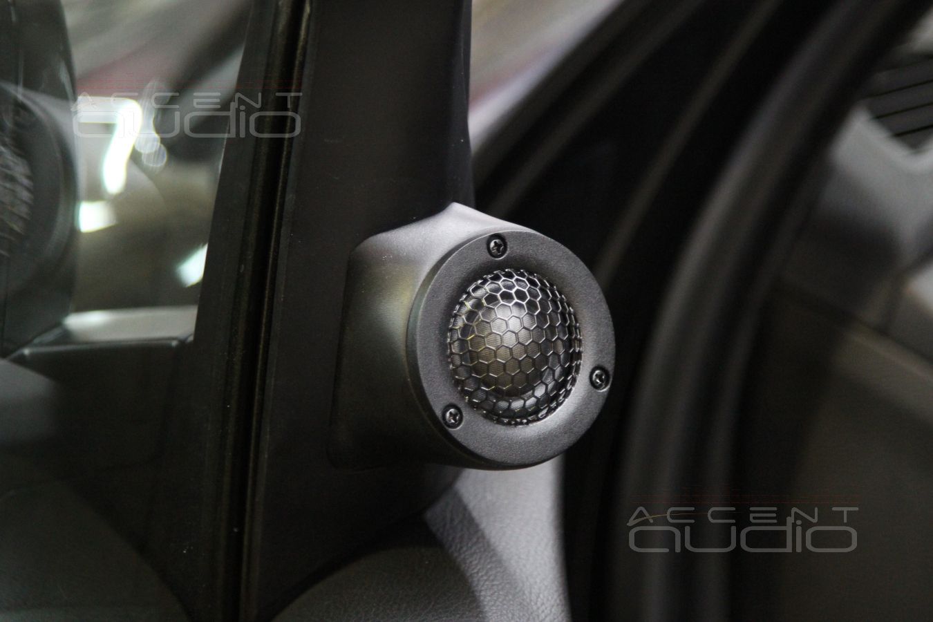 Установка твитеров ScanSpeak в BMW X5 