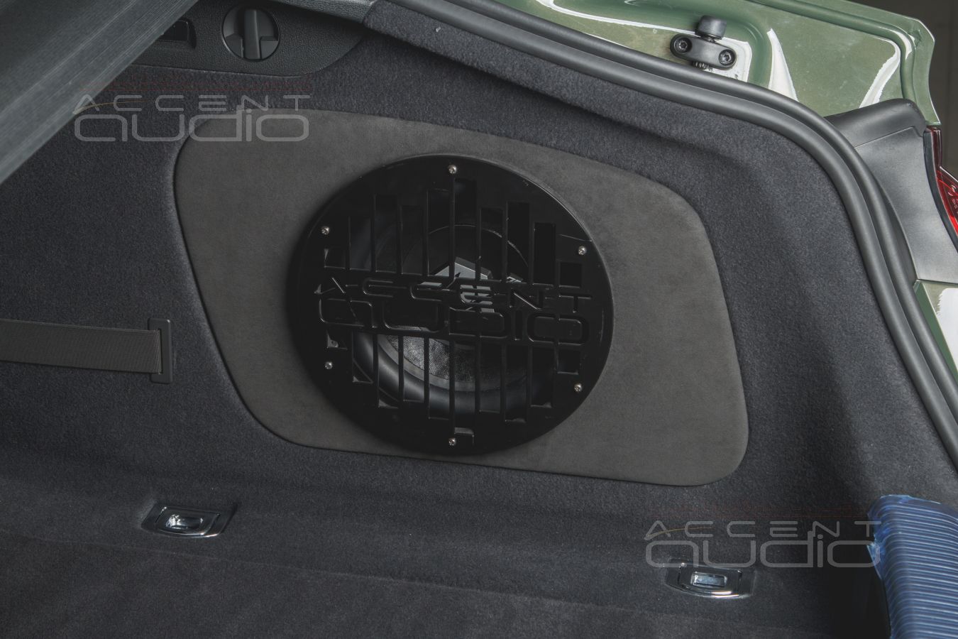 Сабвуфер – конечно же встроенный, специально для Audi A5 2021 Корпус-стелс из 15 мм фанеры, внешняя