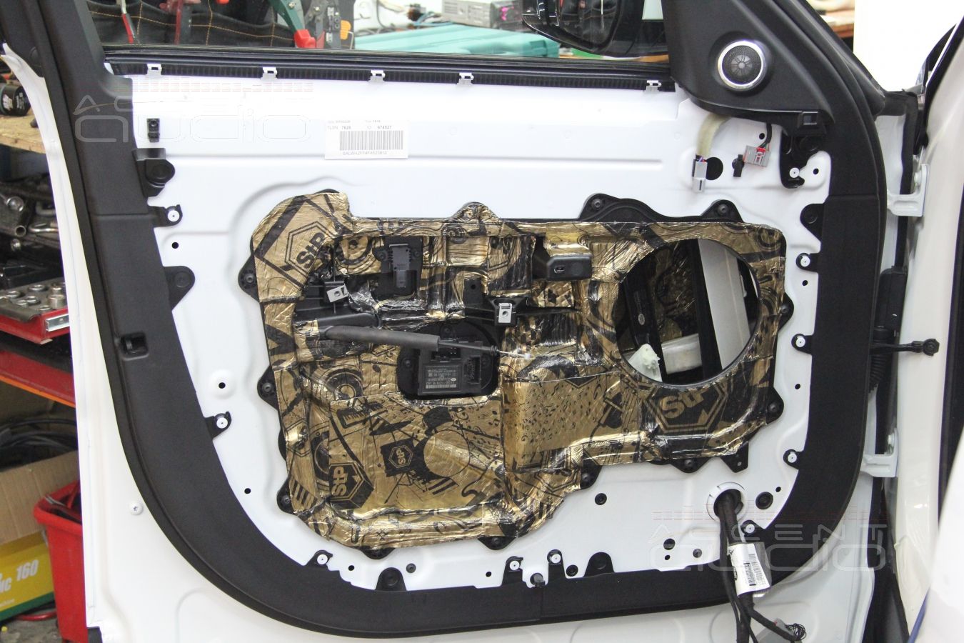 Установка трехполосной акустики Focal в Range Rover Sport