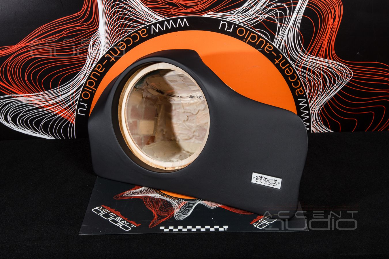 Интеграция баса: серьёзный сабвуфер в Rolls Royce Wraith