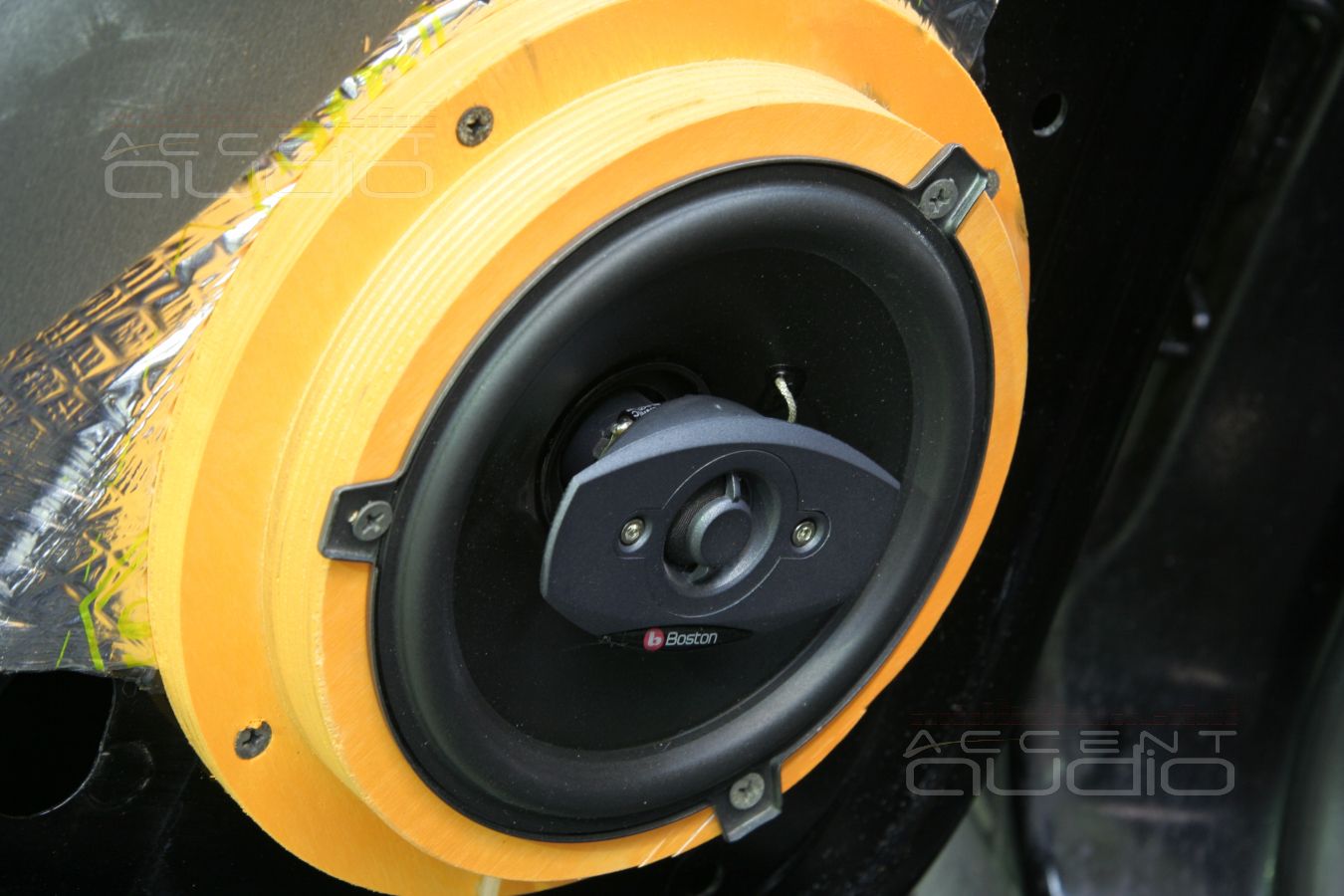 Установка динамиков Boston Acoustics в Chevrolet Tahoe