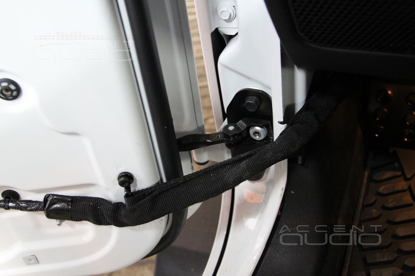 Доводчики дверей на Jeep Wrangler