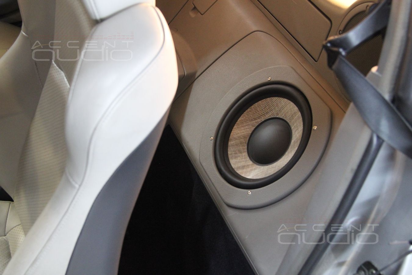 Сабвуфер стелс в Nissan 350Z