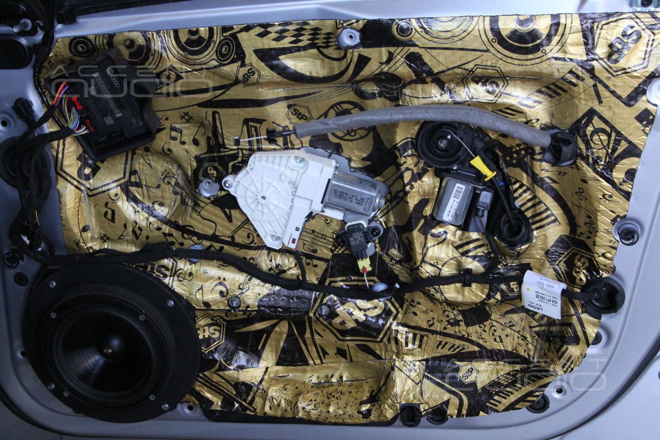 Фронтальная акустика в A6 2013-го.