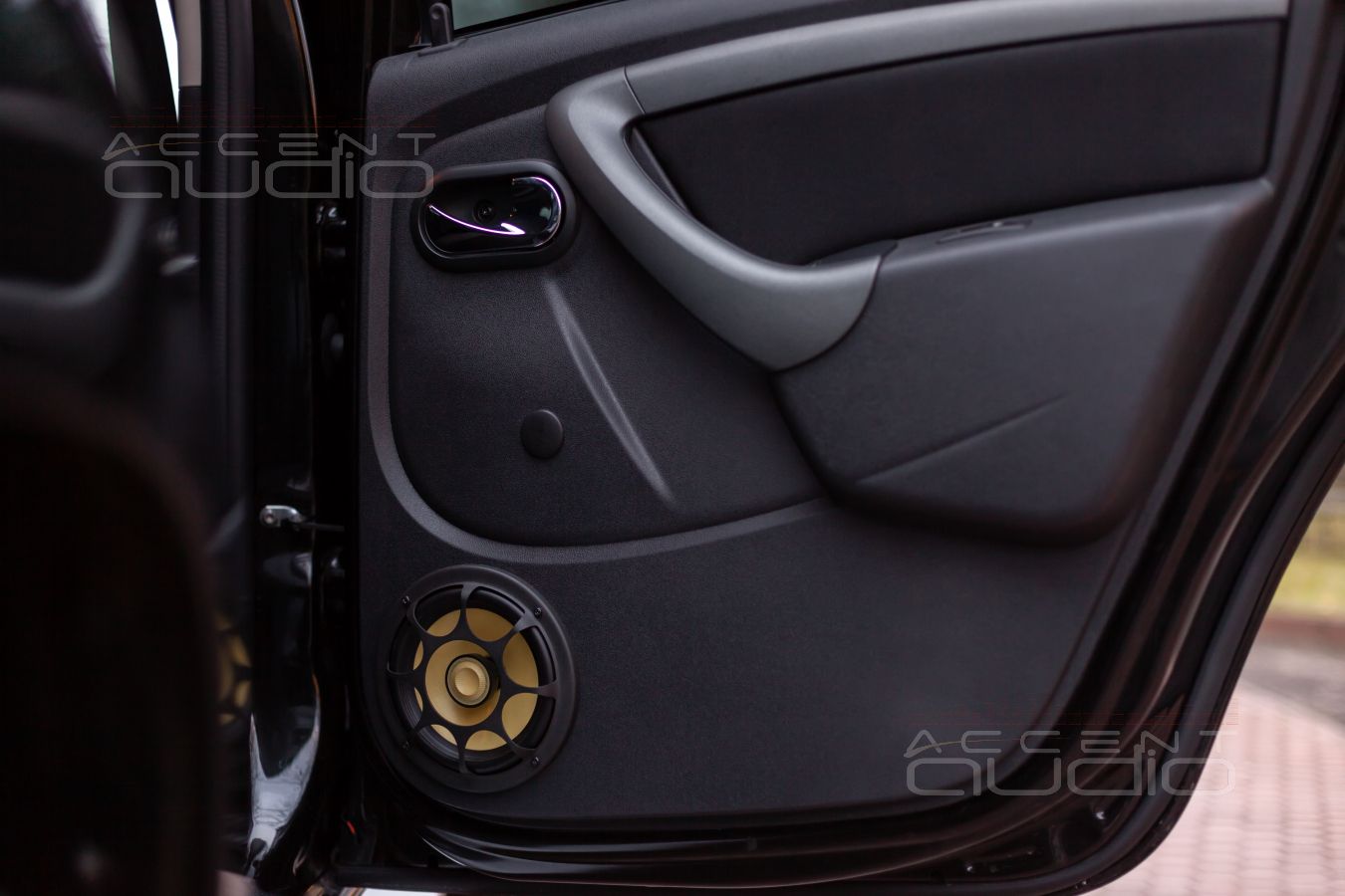 Аудиоподготовка дверей и установка акустики Focal MW ES165K (HPVE1078) в Renault Duster